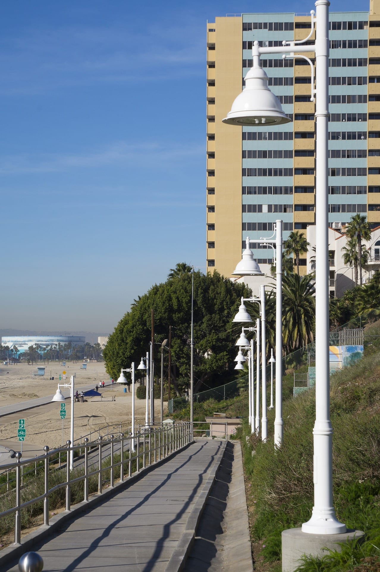 Long Beach sidewalk, bed bug treatment long beach